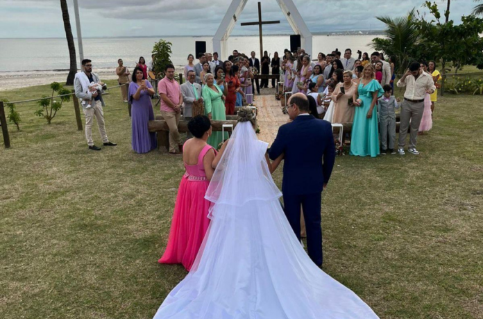 Capelinha de Jaraguá celebra mais de 100 casamentos em 2024 com vista para o mar