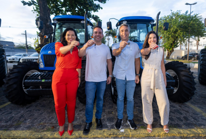 Governo de Alagoas entrega tratores para beneficiar 1,6 mil agricultores familiares em quatro municípios