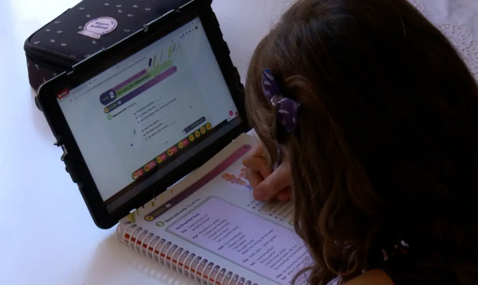 Uso inadequado da internet pode afetar saúde física e mental, alerta especialista