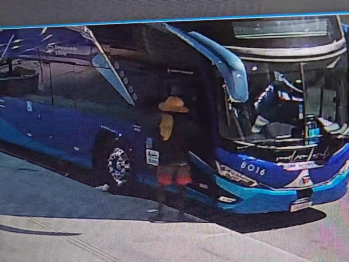 Polícia busca suspeito de roubo em ônibus de turismo na Ponta Verde, em Maceió