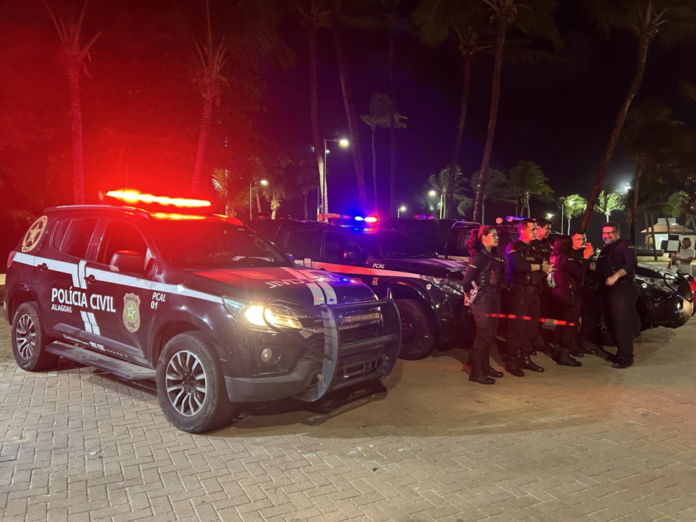 Homem acusado de arrombar ônibus de turismo é preso pela Oplit na Ponta Verde