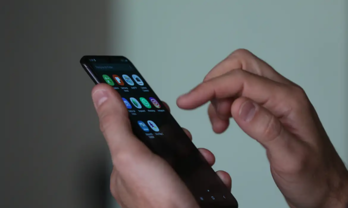 Projeto endurece pena para receptação de celulares roubados