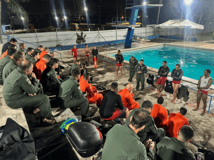 DEA realiza treinamento de escape aquático para pilotos e equipes do Samu em Alagoas