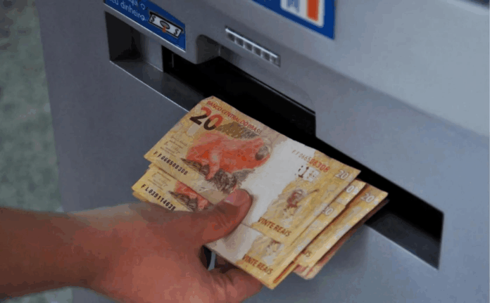 Governo de Alagoas anuncia reajuste de 4,83% para servidores estaduais; impacto chega a R$ 715 milhões