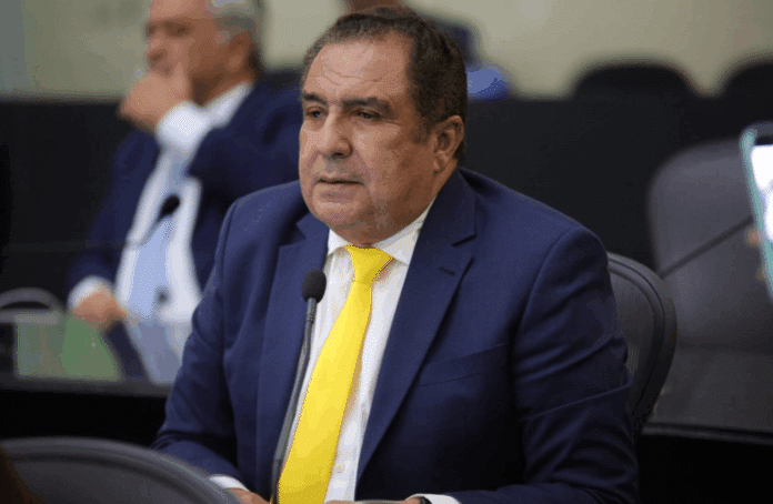 Inácio Loiola homenageia Senador Rui Palmeira pelos 43 anos de emancipação política