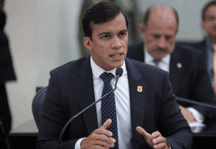 Delegado Leonam denuncia uso da PM para reprimir manifestação de policiais civis em Maceió