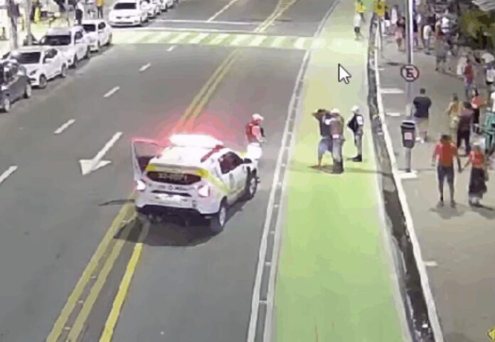 Videomonitoramento flagra agressão com faca na orla da Pajuçara e suspeito é preso pelo BPTran