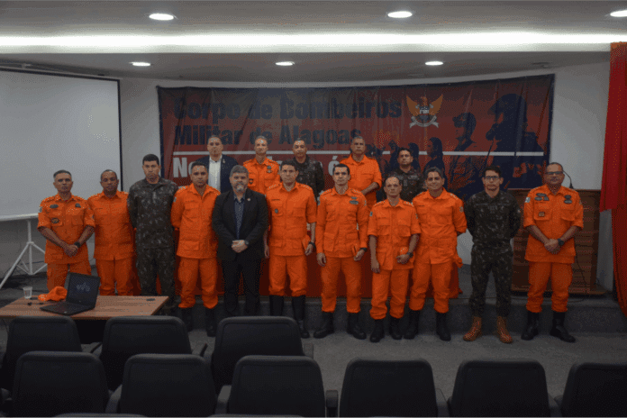 Exército e Corpo de Bombeiros de Alagoas reforçam parceria em visita técnica no Quartel do Trapiche