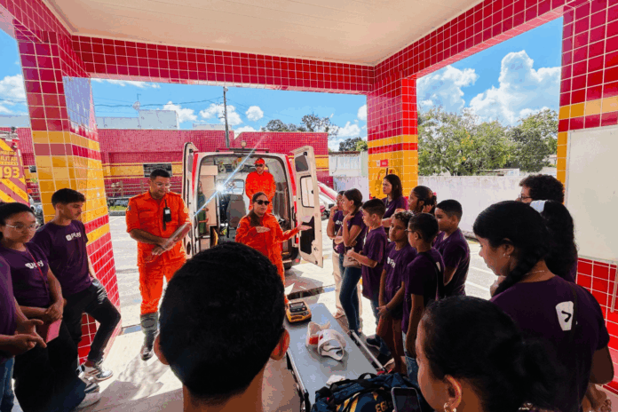 Estudantes visitam Corpo de Bombeiros em União dos Palmares e recebem orientação sobre carreira militar
