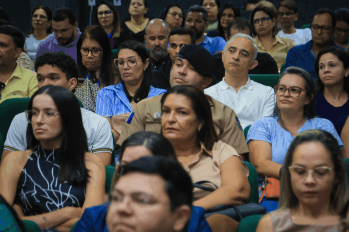 Alagoas realiza seminário para debater uso consciente de dispositivos digitais entre crianças e adolescentes