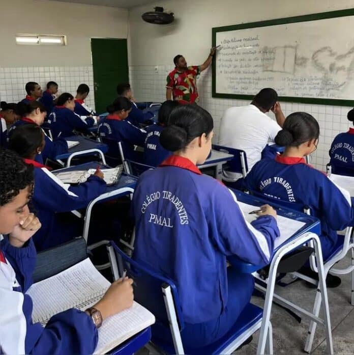 Colégios Militares lideram desempenho entre escolas públicas de Alagoas no Enem 2024, aponta ranking nacional