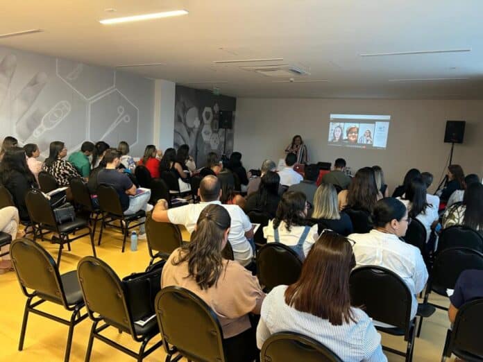 Hemoal capacita biomédicos da rede pública com curso sobre imuno-hematologia em Maceió