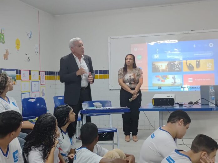 Polícia Civil realiza palestra sobre bem-estar animal para alunos do ensino médio em Maceió
