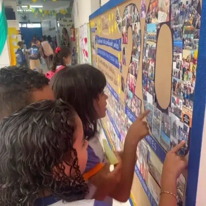 Projeto de Leitura celebra 20 anos da Escola Municipal Zilka de Oliveira Graça com poesia, 310 alunos, oficina do poeta Emmanuel Galvão e canção criada por IA