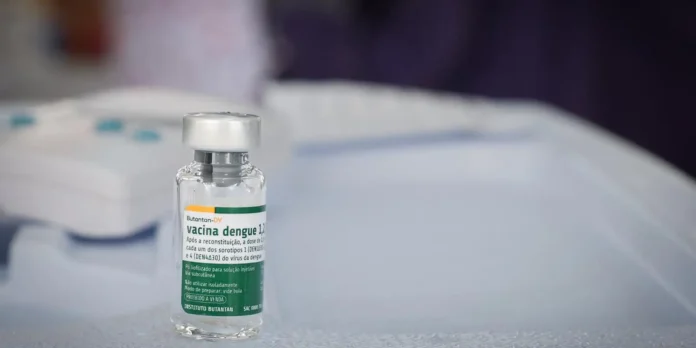Butantan mantém estudo da vacina da dengue em idosos, pesquisa segue após suspensão da imunização pelo Ministério da Saúde, foco em quem nunca teve contato com o vírus