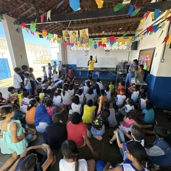 Fagner Lins palestra motivacional em Maceió inspira 120 alunos da Escola Municipal Claudinete Batista a se dedicar ao Saveal e acreditar nos sonhos