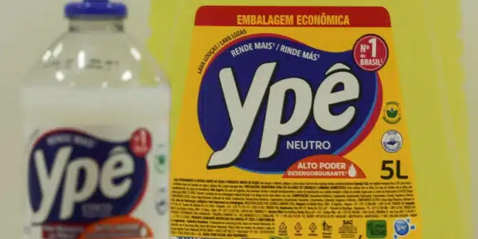 Anvisa autoriza Ypê a retomar venda de produtos fabricados a partir de janeiro de 2026, mas mantém recolhimento de lava-roupas de lotes terminados em 1 até 31/03/2026