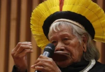 Cacique Raoni Metuktire, 93 anos, apresenta recuperação após cirurgia intestinal em São Paulo, respira sem aparelhos e se alimenta normalmente durante reabilitação
