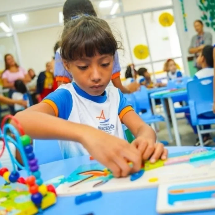 Maceió retorno às aulas, 64 mil alunos da rede pública voltam após recesso, Semed define prioridades pedagógicas e cronograma para unidades em obras