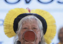 Cacique Raoni Metuktire, 93 anos, internado por hemorragia digestiva, quadro estável, mobiliza lideranças e ativistas na defesa da Amazônia e dos povos indígenas