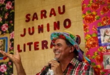 Sarau Junino em Maceió reúne educadores e talentos da Secretaria de Educação para celebrar cultura nordestina, leitura e arte, fortalecendo raízes e produção local